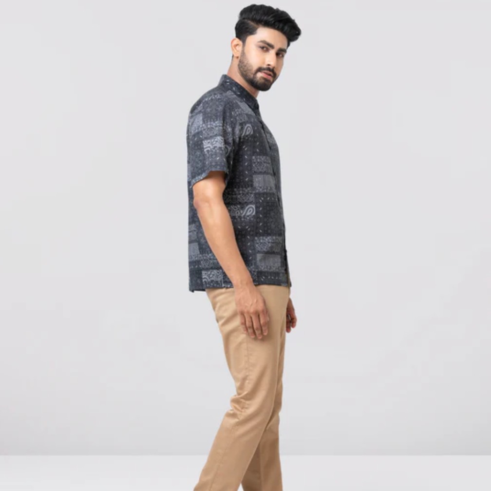 Relaxed Fit Solid Casual Shirt